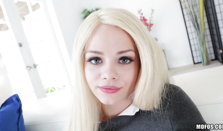 Elsa Jean zaprasza swojego kochanka na gorący, ostry seks