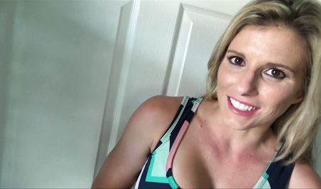 Cycata dojrzała kobieta podnieca męża do seksu i dostaje spermę w cipkę