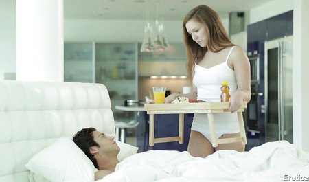 Nakarmiłem faceta i dostałem umiejętne jezioro i wspaniały seks