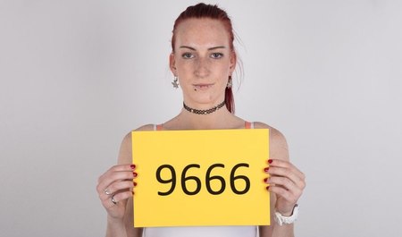 Brzydka dziewczyna zostaje wyruchana w usta przez agenta na czeskim castingu