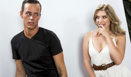 Zaprosił dziewczynę na sesję zdjęciową i przeleciał ją podczas kręcenia