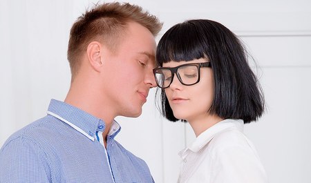 Facet z Petersburga odwiózł dziewczynę do domu i przeleciał ją na zaproszenie