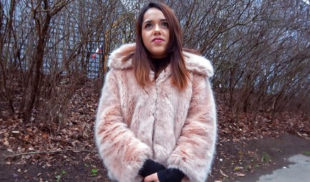 Podrywacz przeleciał laskę z Amsterdamu za pieniądze przy najbliższym wejściu