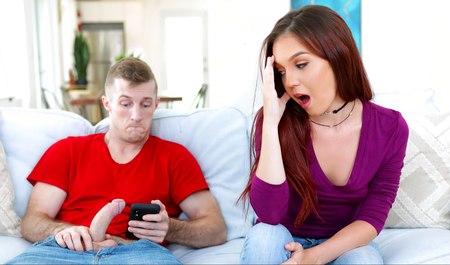 Młody mechanik podchodzi do nastolatki i pieprzy ją bez żadnych skarg ze strony rodziców