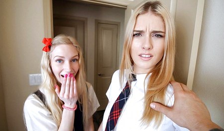 Ojczym smaży dwie młode, słodkie pasierbice podczas seksu grupowego