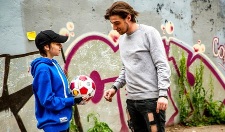 Turysta chciał poderwać Rosjanina, ale uprawiał seks z dziewczyną na świeżym powietrzu