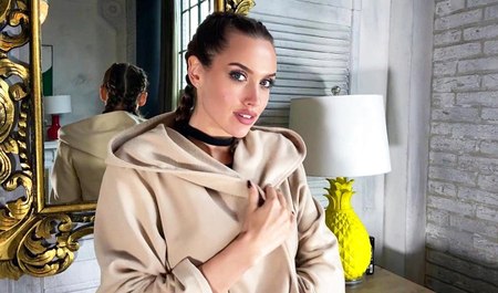 Przyszedł prawie w negliżu i ssał facetowi fiuta