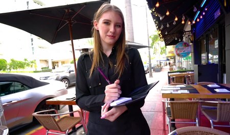 Poderwał dziewczynę w ulicznej kawiarni i uprawiał z nią seks w domu