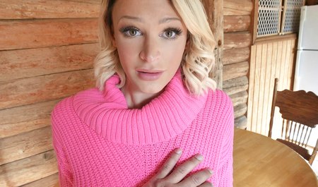 Moja pasierbica przywiozła jego pasierbicę do zimowej daczy i pieprzyła go, żeby nie zamarznąć