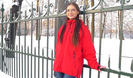 Facet z Petersburga podwiózł nową przyjaciółkę do domu i zerżnął ją w dupę