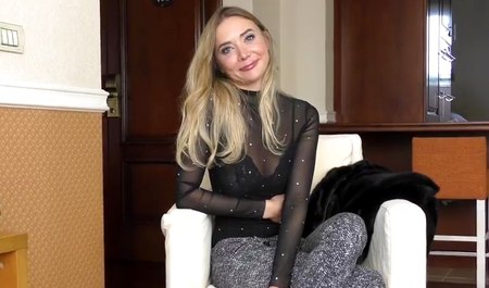 Rosjanka Polina Maxim odwiedziła Budapeszt na castingu w grupowym porno z podwójną penetracją