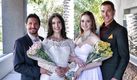 Ojczymowie przygotowują swoje pasierbicy do seksu podczas grupowej orgii ślubnej przed ślubem