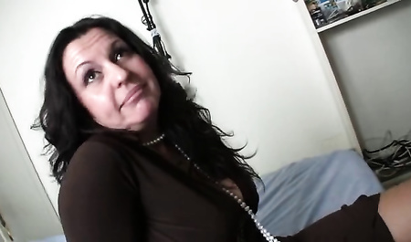 Dojrzała Hiszpanka rucha się z chłopcem