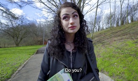 Podrywacz spotkał na ulicy brunetkę i uwiódł ją do seksu za pieniądze