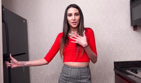 Brat wykorzystuje piękną przyrodnią siostrę