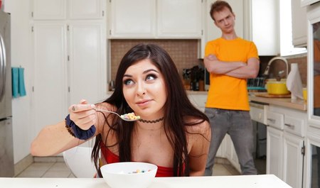 Ukradła komuś innemu przekąskę - possała kutasa swojemu właścicielowi