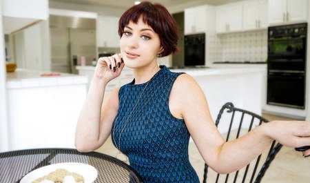 Urocza macocha zwabiła pasierba żywą przynętą i świetnie go wyruchała