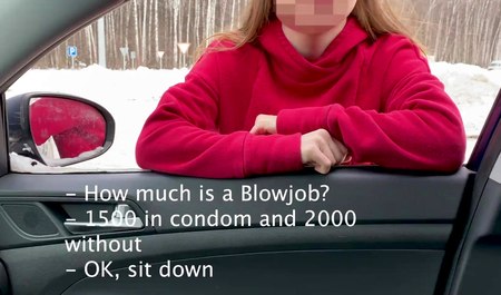 Zainteresował się dziewczyną w drodze i zmusił ją do loda za pieniądze