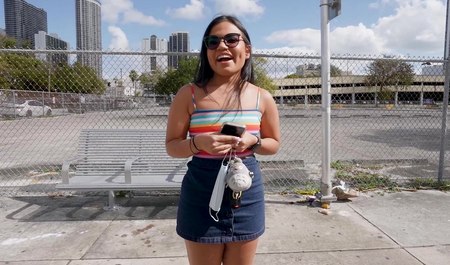 Poderwaliśmy piękną dziewczynę na ulicy i zerżnęliśmy ją w minibusie