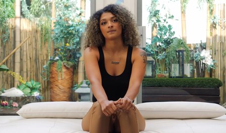 Zaprosił kręconą Mulatkę na seks na domowym castingu