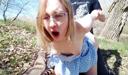 Zamiast grillować, znajomy grillował Mary Mouse na świeżym powietrzu