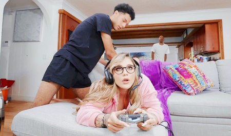 Kali Rose zdradziła swoją przyjaciółkę ze swoją czarną koleżanką