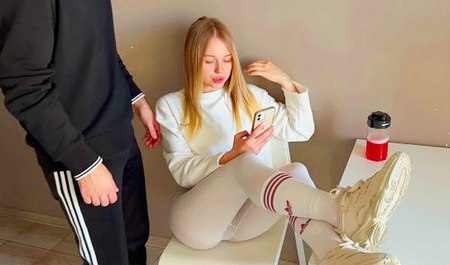 Mąż ostro pieprzył żonę w kuchni w celach edukacyjnych