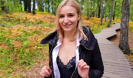 Brat uprawia seks z przyrodnią siostrą w parku miejskim