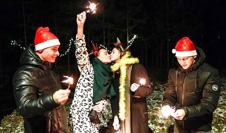 Dwie rosyjskie pary świętują Nowy Rok i uprawiają seks grupowy