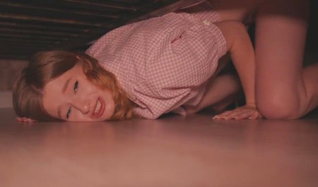 Rudowłosa Diana Ryder uwodzi przyrodniego brata podczas domowego seksu