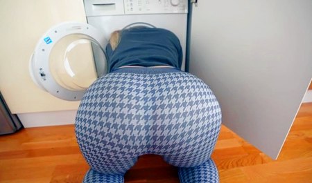 Pomógł mojej przyrodniej siostrze przy samochodzie, a potem się przeleciał