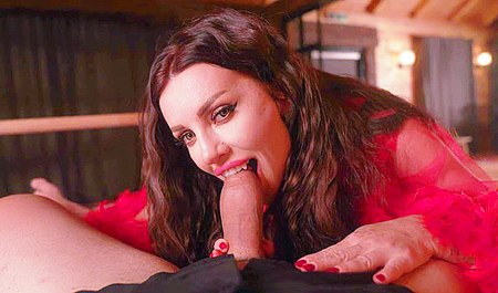 Egzorcyzmowanie demona kutasem gorącej MILF w Halloween...