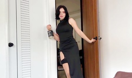 Przyrodnia siostra Sweetie Fox poważnie się zaatakowała i wyraźnie została wyruchana przez brata...