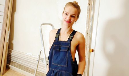 Pracownik zrobił coś złego i szef zerżnął ją z jej inicjatywy