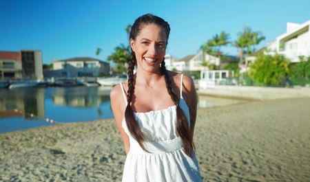 Charles Dera udowadnia, że jest dżentelmenem, ruchając pyszną Coco Bae