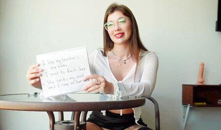 Uczeń stracił dziewictwo dzięki lekcjom angielskiego ze zdzirowatą nauczycielką...