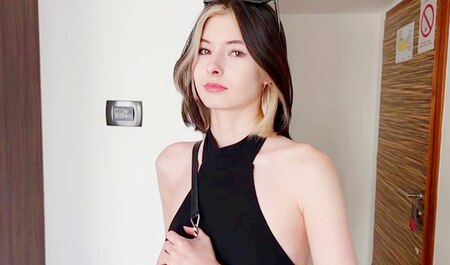 Mój partner i ja pieprzymy się na tym samym łóżku podczas podróży służbowej do hotelu