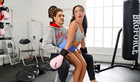 I nawet jeśli przegrałeś w boksie, ale w seksie musisz pieprzyć trenera – nieważne, jak na to spojrzeć…