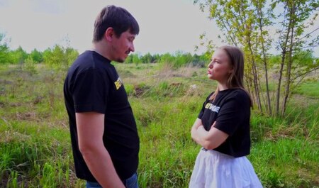 Отчим жестко шарахает падчерицу в плане воспитательной работы...