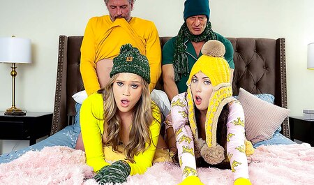 Шаловливые подружки легли спать с папашками и устроили чудесную групповушку...