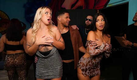 Местный чувак замутился в тройничке с групповушкой с парой местных красоток...