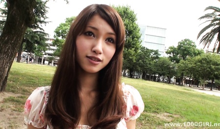 Japonka poznaje faceta i odwiedza go