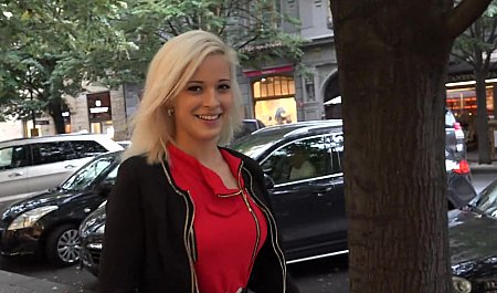 Czeski podrywacz uwodzi uroczą blondynkę i robi loda w samochodzie